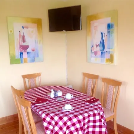 Bed & Breakfast Loughrask 3*
