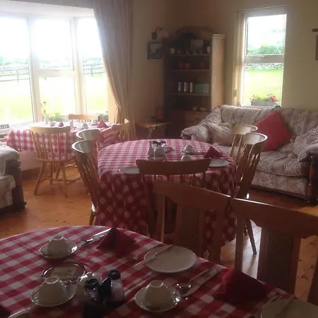 Bed & Breakfast Loughrask 3*